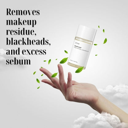 Anua Heartleaf Pore Control Cleansing Oil Mini bottle with a hand