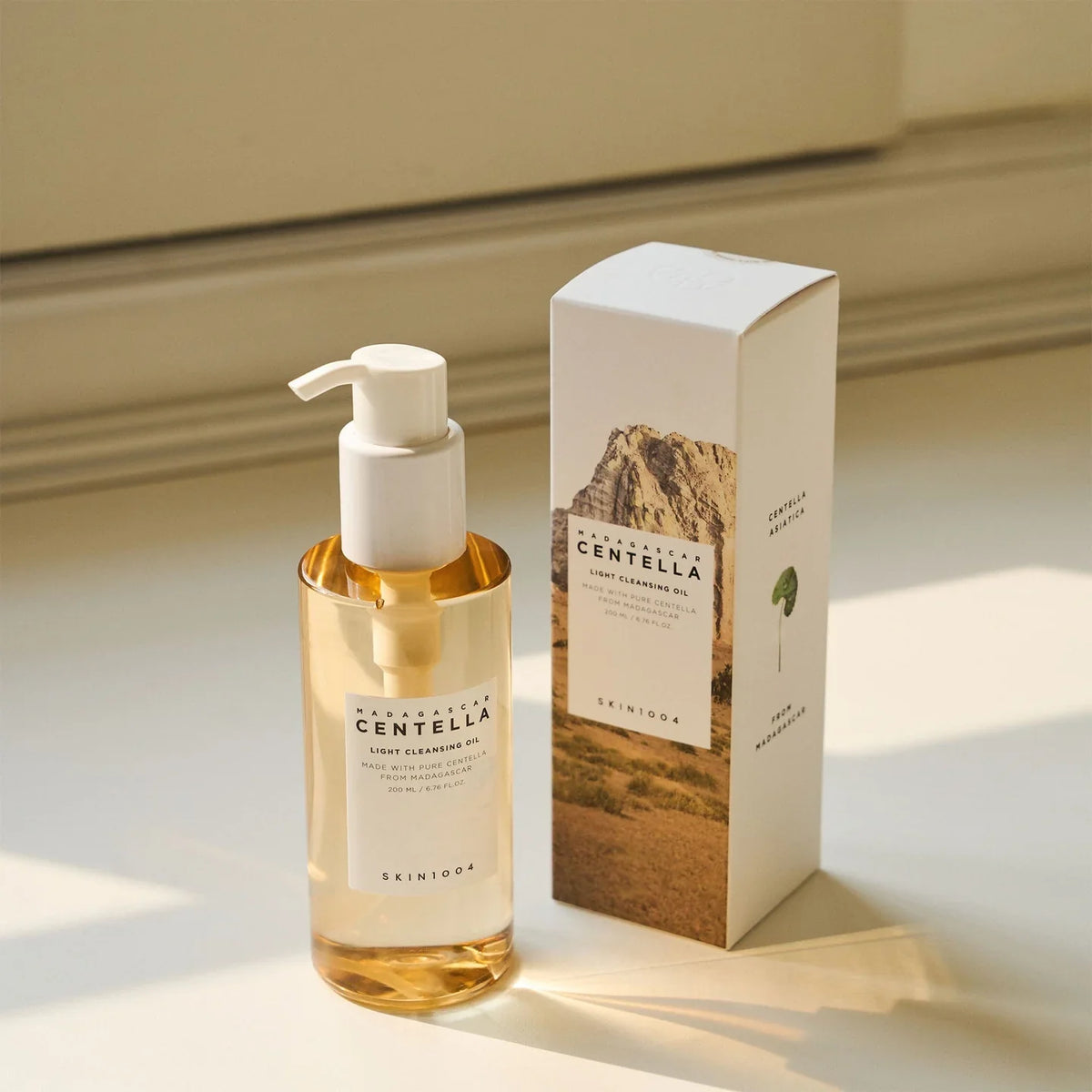 SKIN1004 Madagascar Centella Light Cleansing Oil, 200 mL Bottle With Box